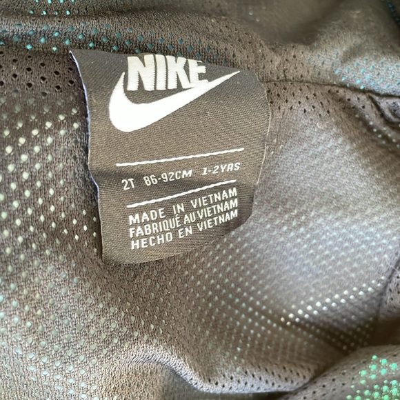 2T Nike Windbreaker - Picture 3 of 3